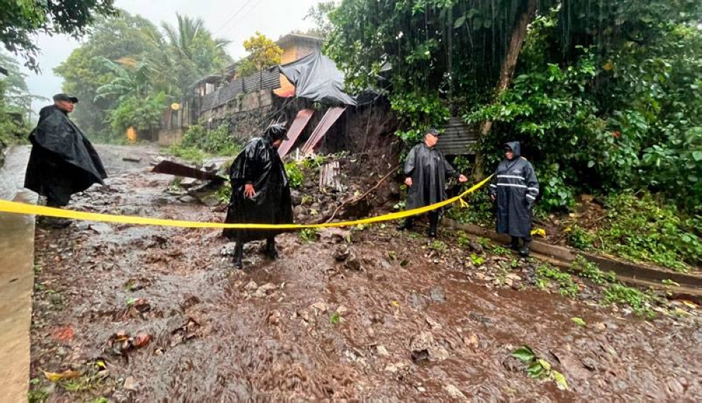 Un muro perimetral colapsó en Izalco, Sonsonate. / PNCn,image_description: