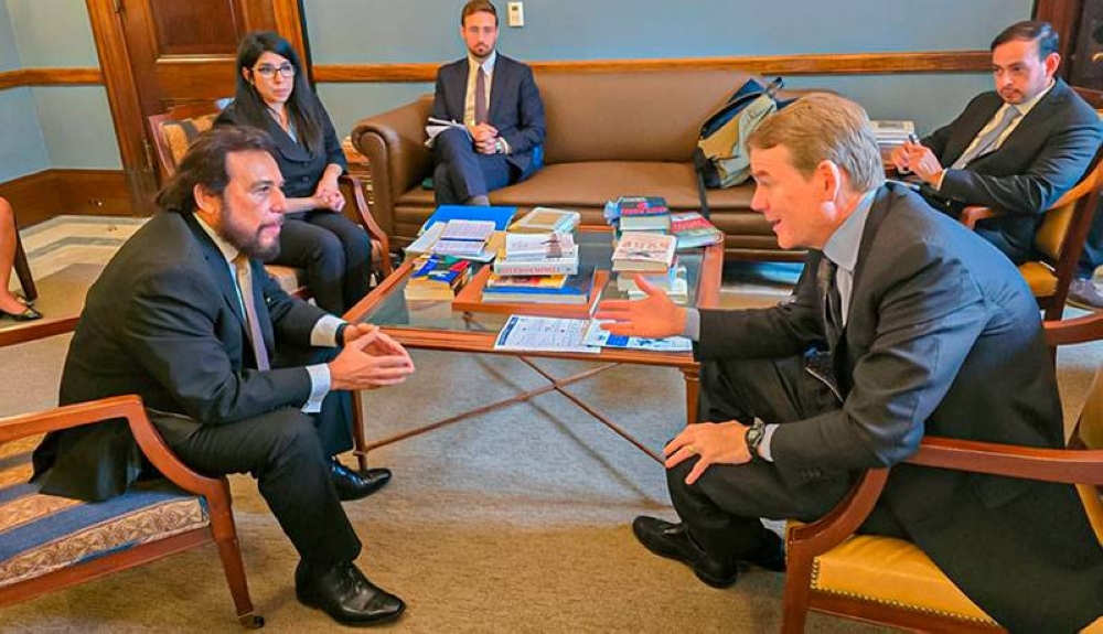 Félix Ulloa, vicepresidente de El Salvador, se reunió con el senador Bill Cassidy. / VCpresidenciaSV,image_description: