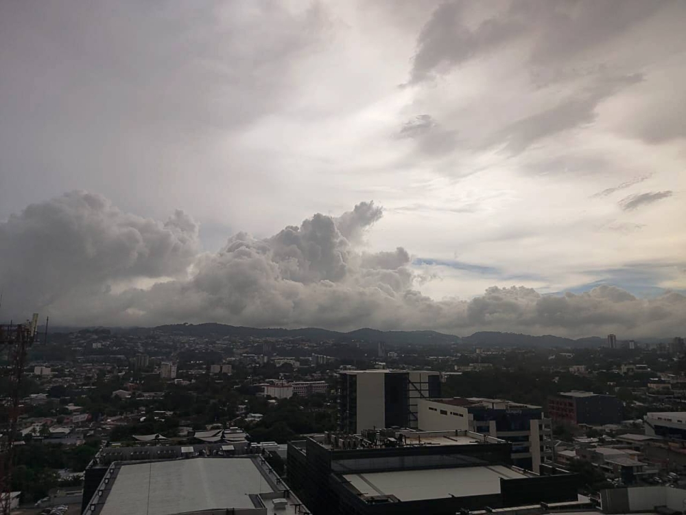 Las lluvias puntuales se harán presente en horas de la tarde y noche de este miércoles/ Foto DEM.,image_description: