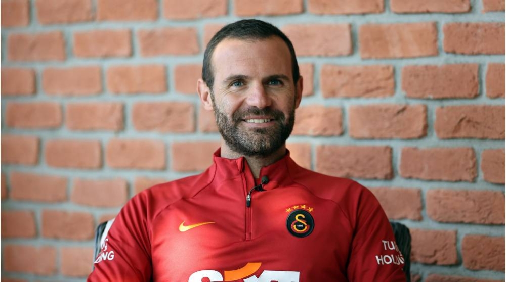 Juan Mata con el uniforme del Galatasary. Ahora está en Australia, pero invierte en la MLS. ,image_description: