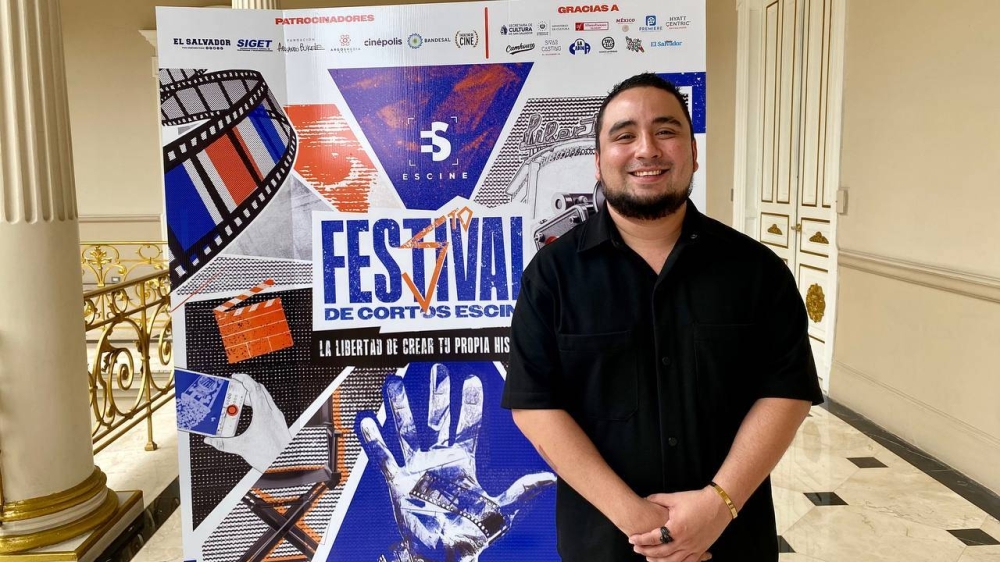 Diego Figueroa es un cineasta salvadoreño, director de la Escine y fundador de Patechucho Films. Foto: Guille Masserbu00f6sch,image_description: