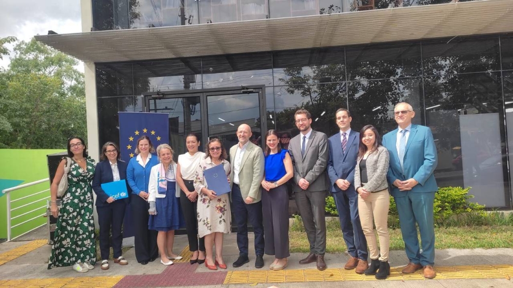 El Proyecto Agustine beneficiará a alrededor de 100,000 niños, niñas y jóvenes en El Salvador, junto a 5,000 docentes/ Foto cortesía.,image_description: