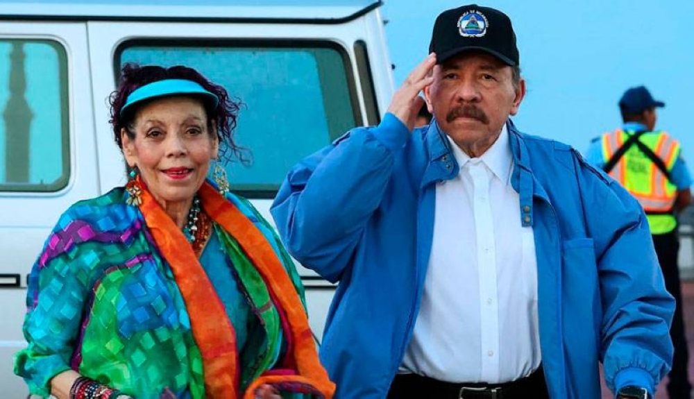 Con la reforma, Rosario Murillo y Daniel Ortega podrán coordinar los órganos del Poder Legislativo, el Judicial y de la autoridad electoral, entre otros. / AFP,image_description: