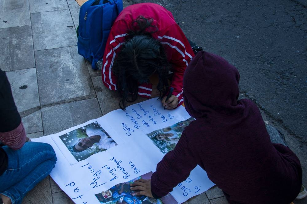 Familiares de los capturados por el régimen de excepción participaron en el recorrido, y pidieron libertad para los suyos. / Lisbeth Ayala. 