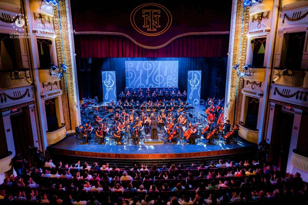 El viernes, la Escuela Nacional de Música hizo una presentación en el Teatro Nacional. / Cortesía Secretaría de Prensa de la Presidencia. ,image_description: