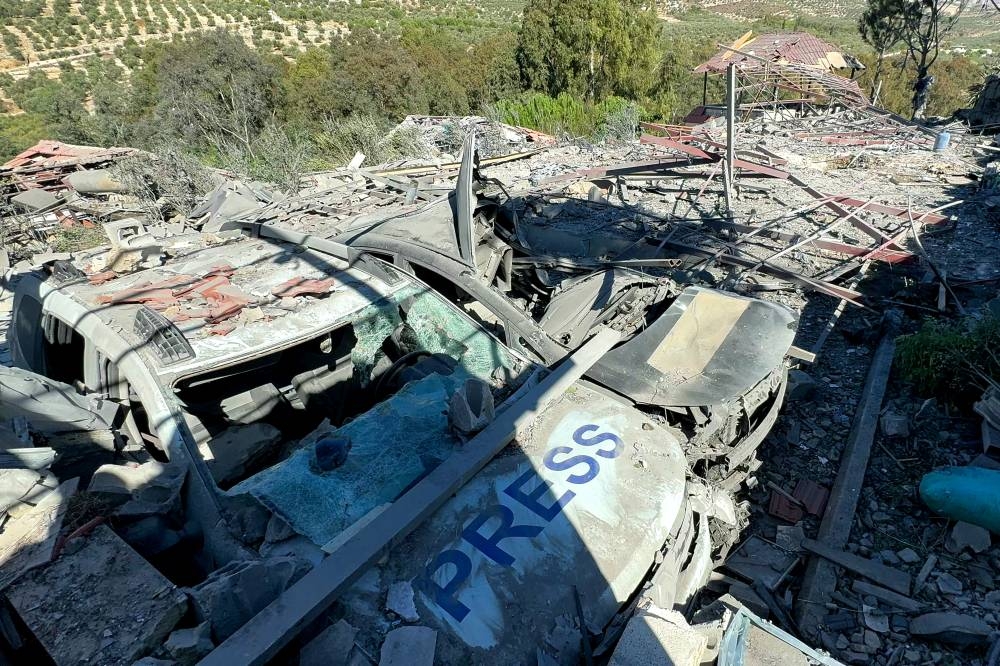 En octubre del año pasado un ataque israelí en el sur de Líbano mató al periodista de Reuters Issam Abdallah y dejó a otros seis heridos. / Archivo de AFP,image_description: