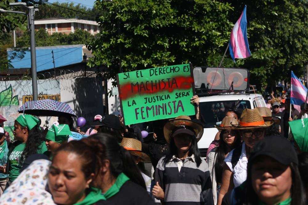 Marcha del 25 N, día internacional contra la Violencia hacia la Mujer en San Salvador.  Lisbeth Ayala. 