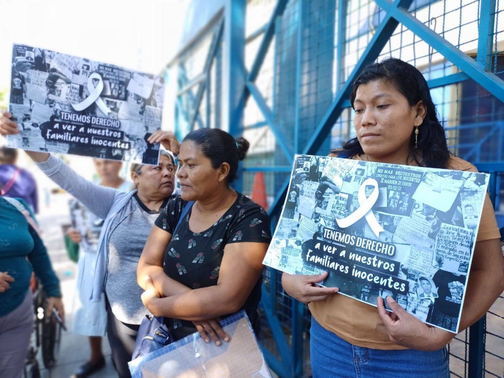 Las familias también exigen ver a sus seres queridos que fueron arrestados hace dos años./ Dania Quehl. 