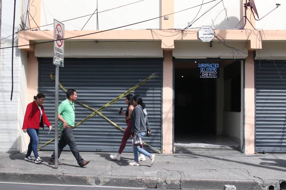 Puestos de venta y lugares de maquinitas también fueron cerrados. / Lisbeth Ayala.