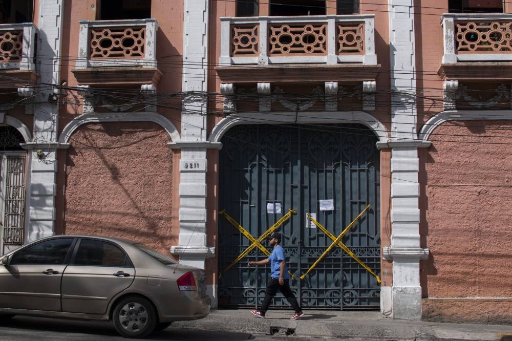 Otro de los lugares cerrados está ubicado frente a la Lotería Nacional de Beneficencia. / Lisbeth Ayala.