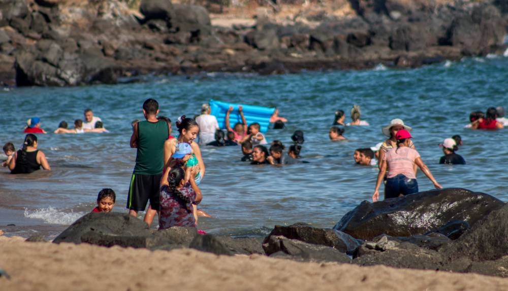 El Mitur espera que más de 3.8 millones de turistas internacionales visiten El Salvador durante la temporada de fin de año. /DEMn,image_description: