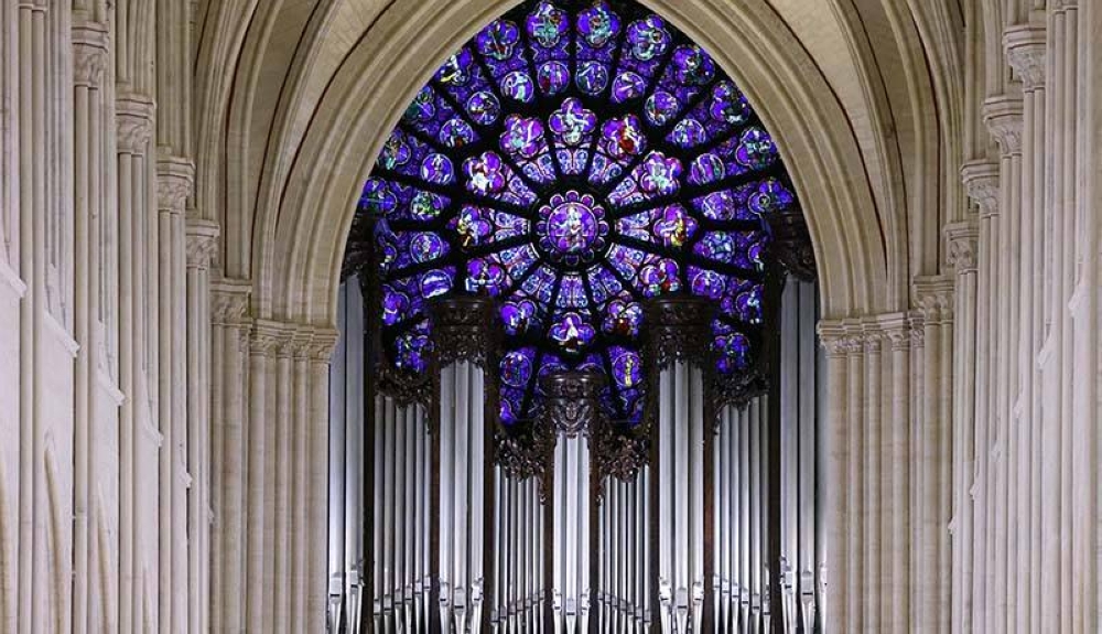 Esta fotografía muestra el rosetón occidental de la catedral de Notre Dame. /AFP