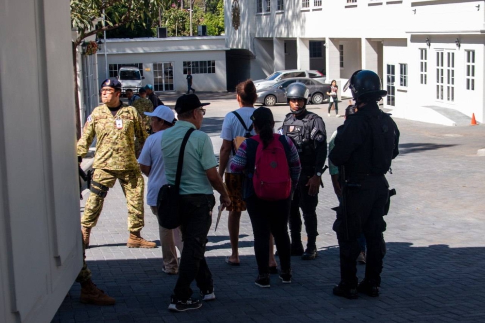 Una comitiva de los familiares fueron recibidos en Casa Presidencial. Lisbeth Ayala. 