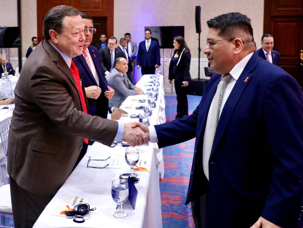 Tanto el embajador de Estados Unidos en El Salvador, William Duncan, como el presidente de la CSJ, Henry Alexander Mejía, estuvieron presentes en el congreso/ Foto cortesía.