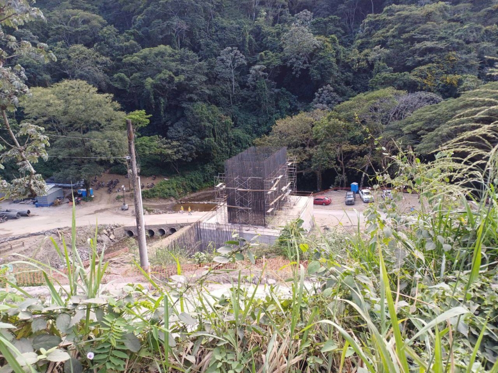 Esta es el área de construcción donde se construyen las bases para el viaducto de Los Chorros. / Francisco Valle. 