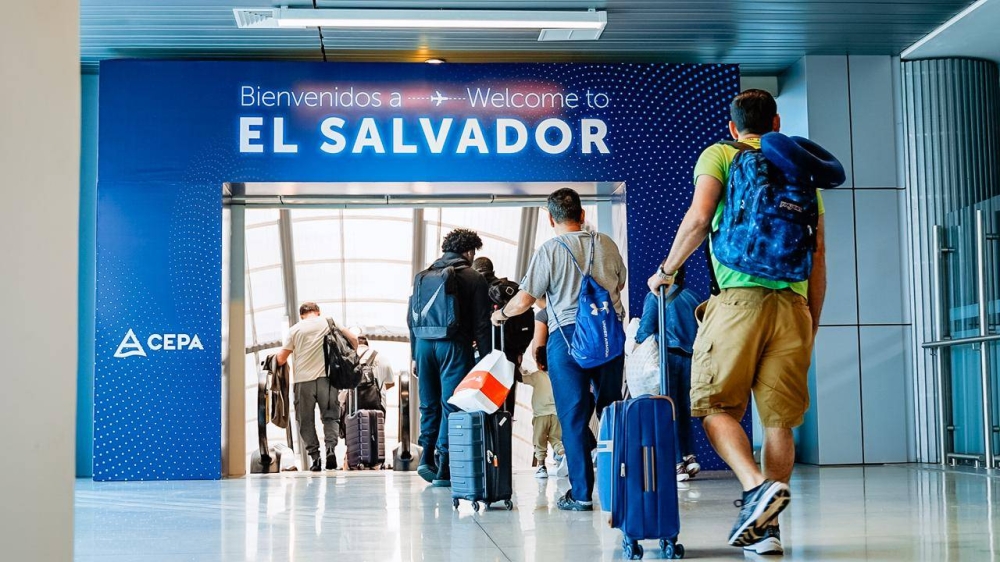 El Aeropuerto Internacional ha atendido a más de 2 millones de pasajeros de entrada a El Salvador. / Cepa.,image_description: