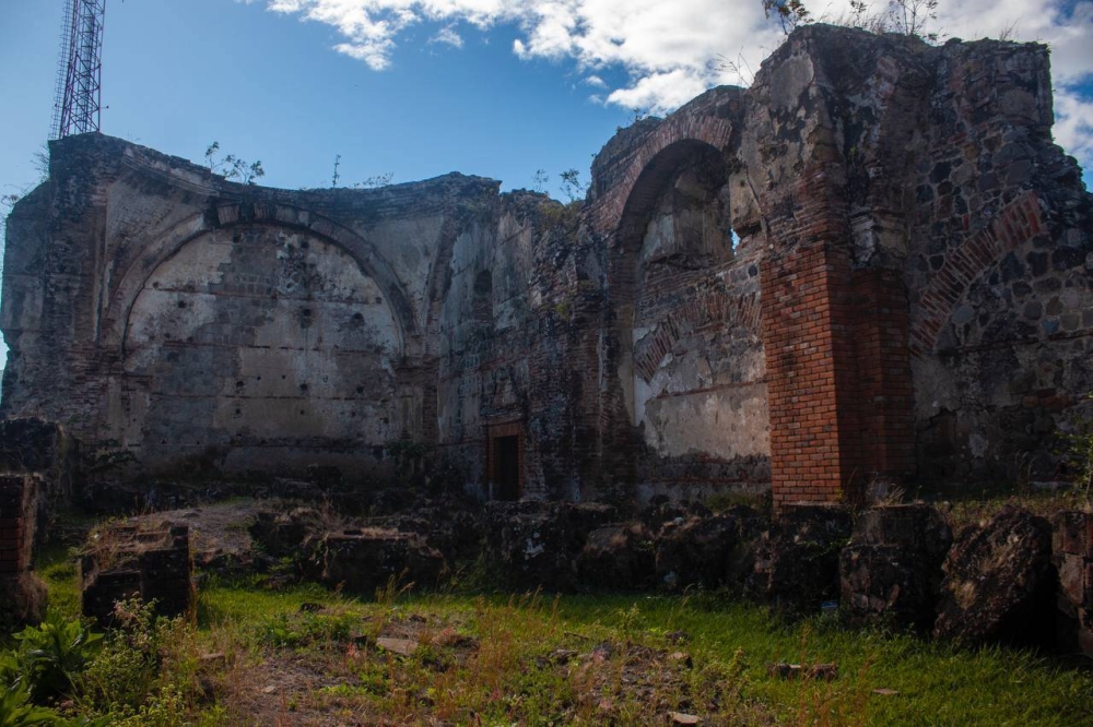 El devastador terremoto de Santa Marta en 1773 dañó el recinto religioso, dejándolo prácticamente en ruinas. 