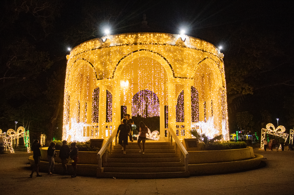 Decoración en el parque Daniel Hernández de Santa Tecla. / Alexander Montes. 