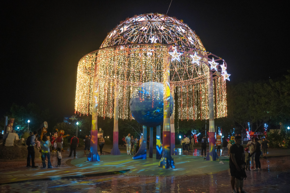 Bautizada como la plaza a la transparencia, así luce ahora el planetario del Principito, un lugar inspirado en la creación de Antoine de Saint Exúpery. / Francisco Valle. 