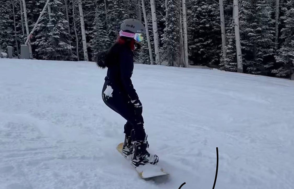 Nicolle Figueroa mostró su destreza para el snowboarding en una nueva publicación en sus redes sociales.,image_description: