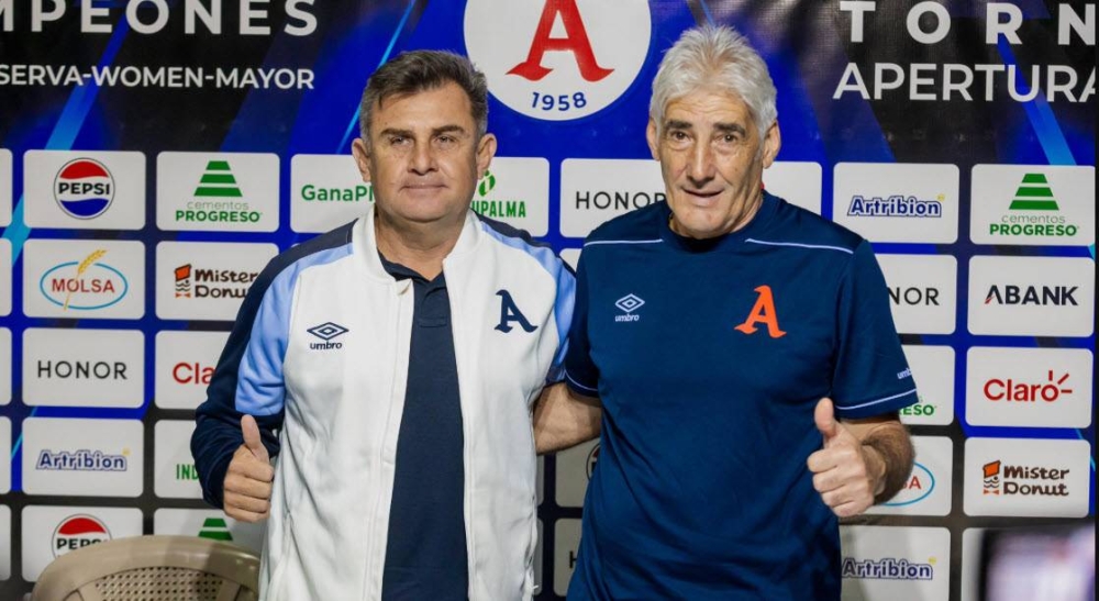 El presidente Sibrián y Ernesto Corti. / Alianza FC,image_description: