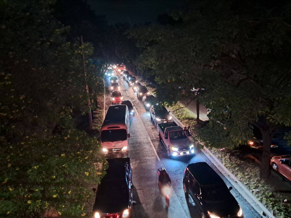 Vista panorámica del tráfico desde el puente San José en las cercanías donde fue reportado el accidente. /Ariel Olivares.