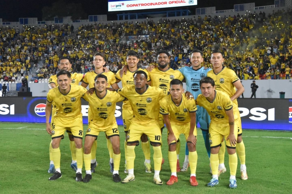 Once Deportivo se coronó campeón en El Salvador.