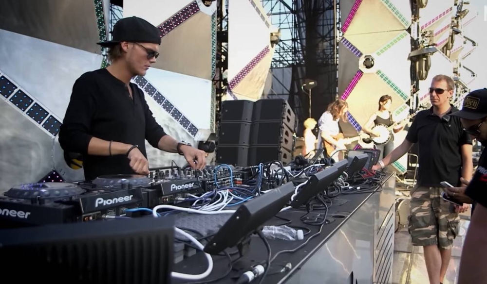 Netflix sube a su catálogo el documental del DJ sueco Avicii con imágenes nunca antes vistas sobre su ascenso a la fama y partida.,image_description: