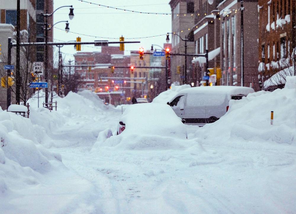 Vehículos atrapados bajo una fuerte nevada en EE. UU. /AFP,image_description:Major winter storm brings snow and freezing temperatures