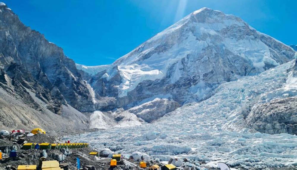 Más de 50,000 turistas visitan cada año la región del Everest. / AFP,image_description: