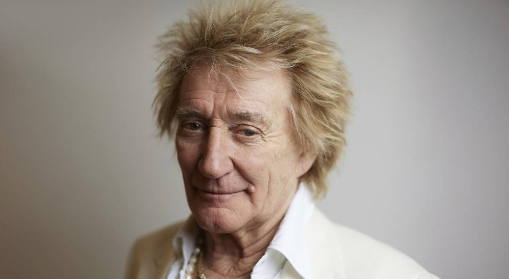 Roderick David Stewart, conocido como Rod Stewart, es un músico, compositor y productor británico, nacido el 10 de enero de 1945 en Londres.,image_description: