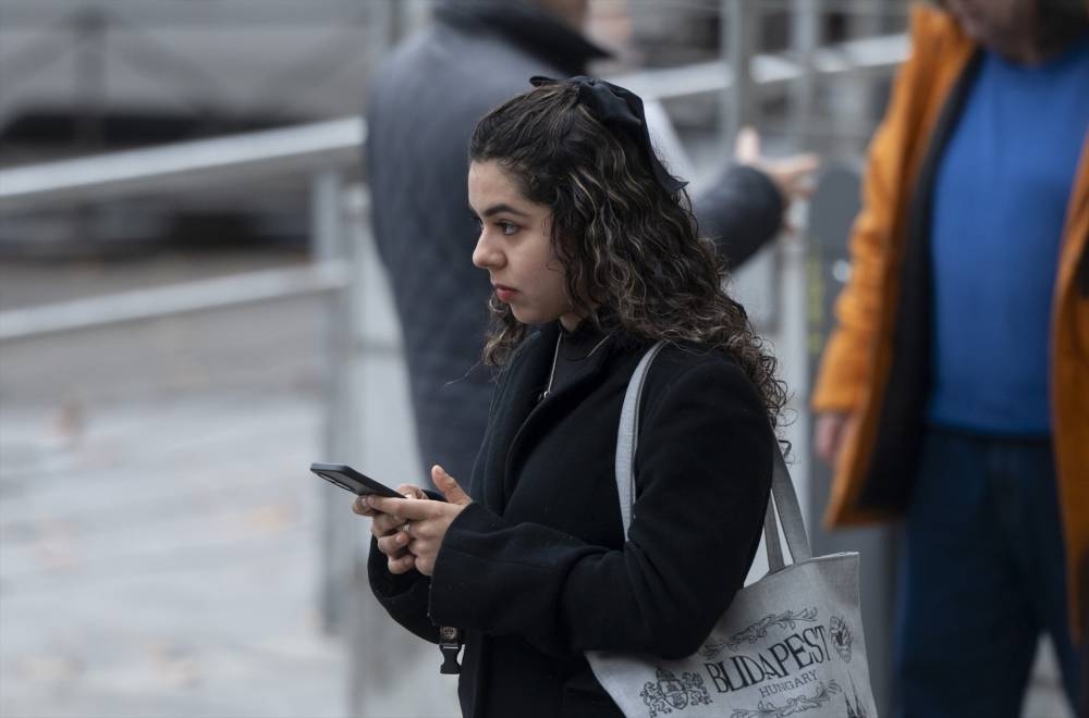 Una de las becarias del musical Malinche llega a declarar como testigo a los juzgados de Plaza de Castilla, a 9 de enero de 2025, en Madrid España. Alberto Ortega / Europa Press,image_description:Declara como testigo a favor de Nacho Cano una de las becarias del festival u2018Malincheu2019