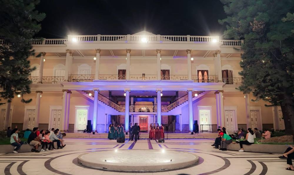 El Palacio Nacional ofrecerá este domingo el musical Entre cuerdas y estrellas.,image_description: