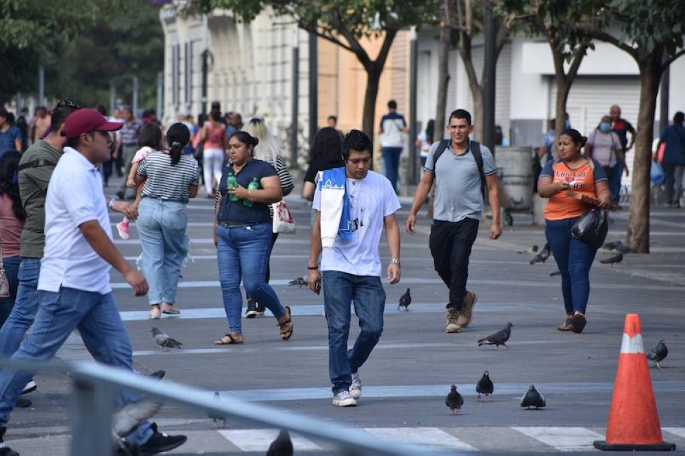 Centro de San Salvador. Un 25  de la poblaciou0301n desearía migrar pero un 75 , no. / DEM.,image_description: