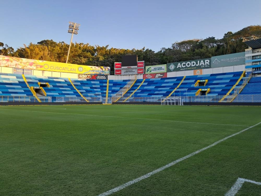 Estadio Cuscatlán utilizará césped nuevo/ Foto Ariel Olivares.,image_description: