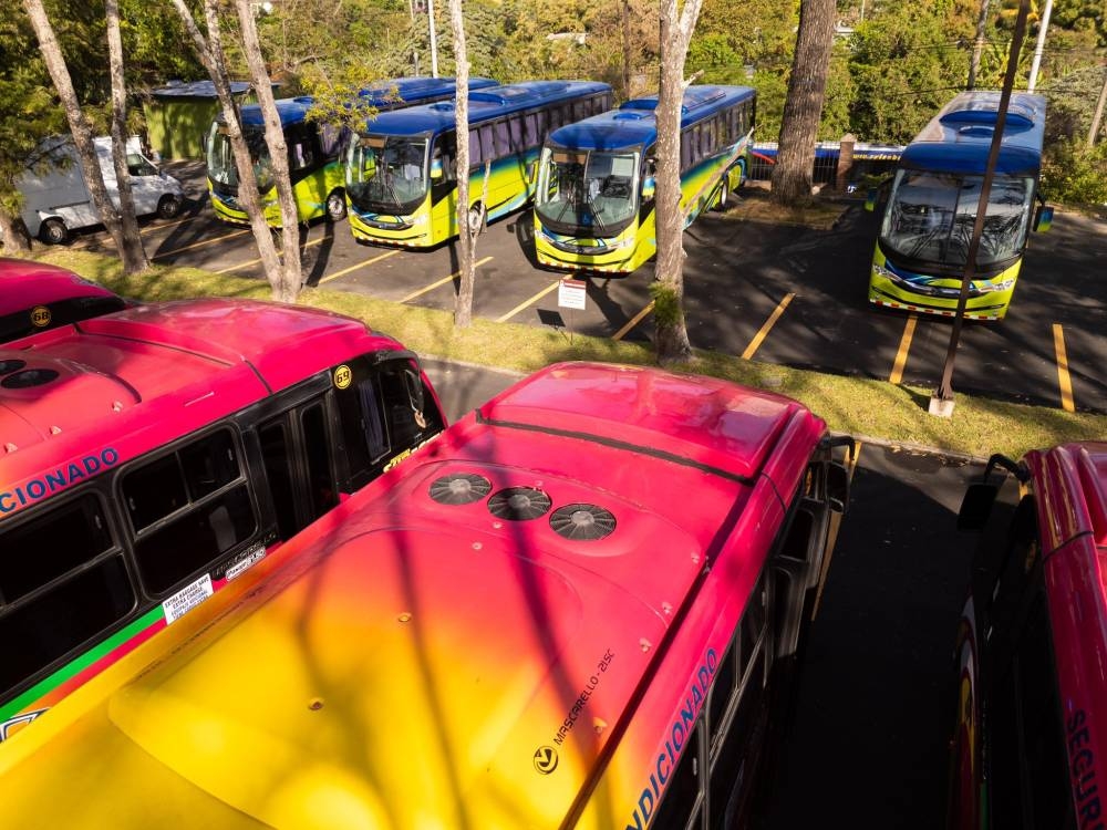 Son siete buses del año y 14 microbuses los que se incorporarán a la flota del transporte colectivo. / Cortesía MOP