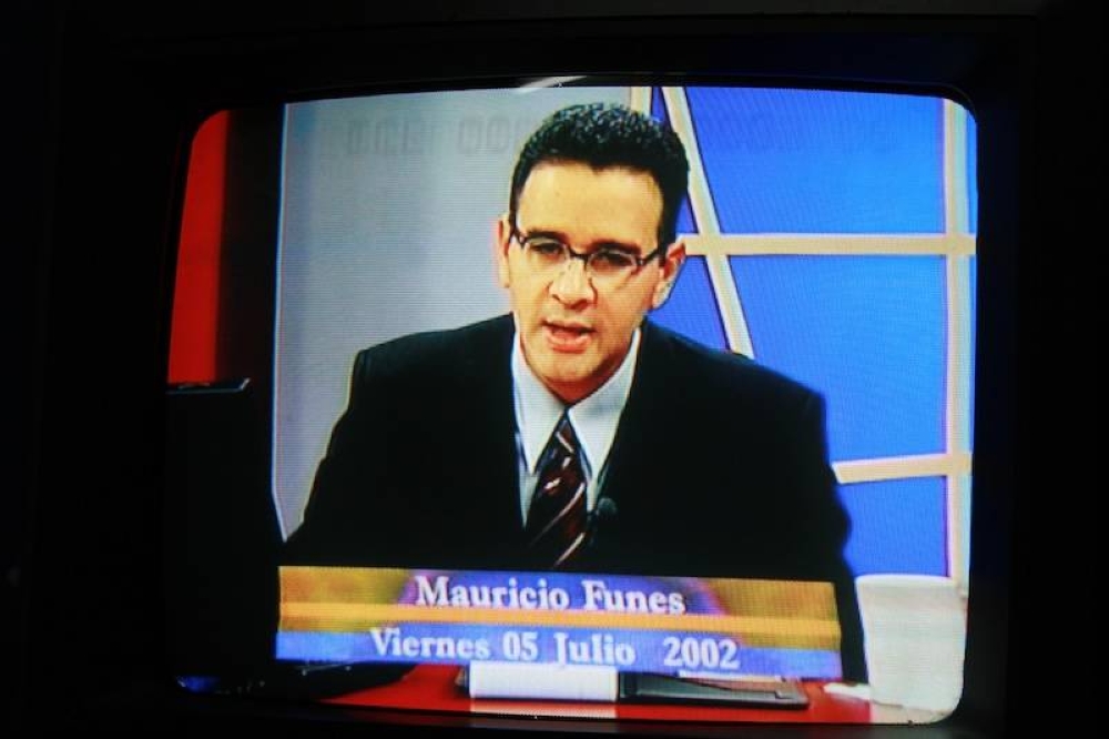 Mauricio Funes en su programa de televisión entre 1992 y 2005.