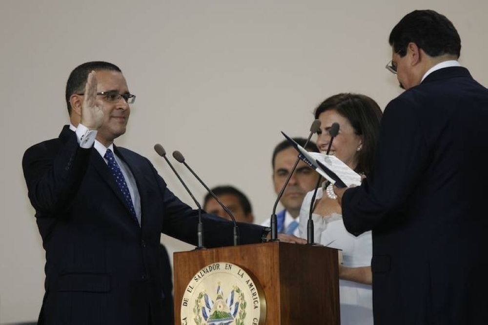 Mauricio Funes es juramentado presidente el 1 de junio de 2009.