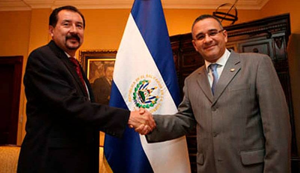 El expresidente Mauricio Funes junto a Miguel Menéndez Avelar 