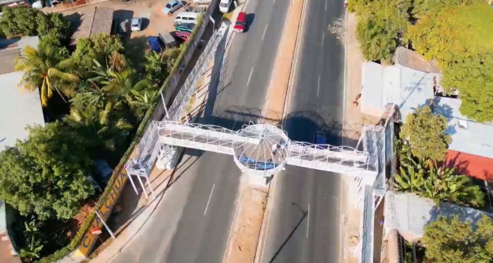 La estructura, que está siendo construida por empleados municipales, está montada sobre hierro. / Alcaldía SAO.