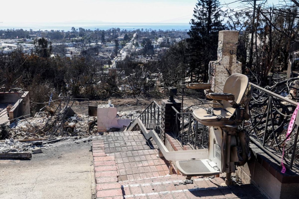 Los incendios dejaron un panorama apocalíptico en zonas como Pacific Palisades, en Losp Ángeles. Photo by VALERIE MACON / AFP