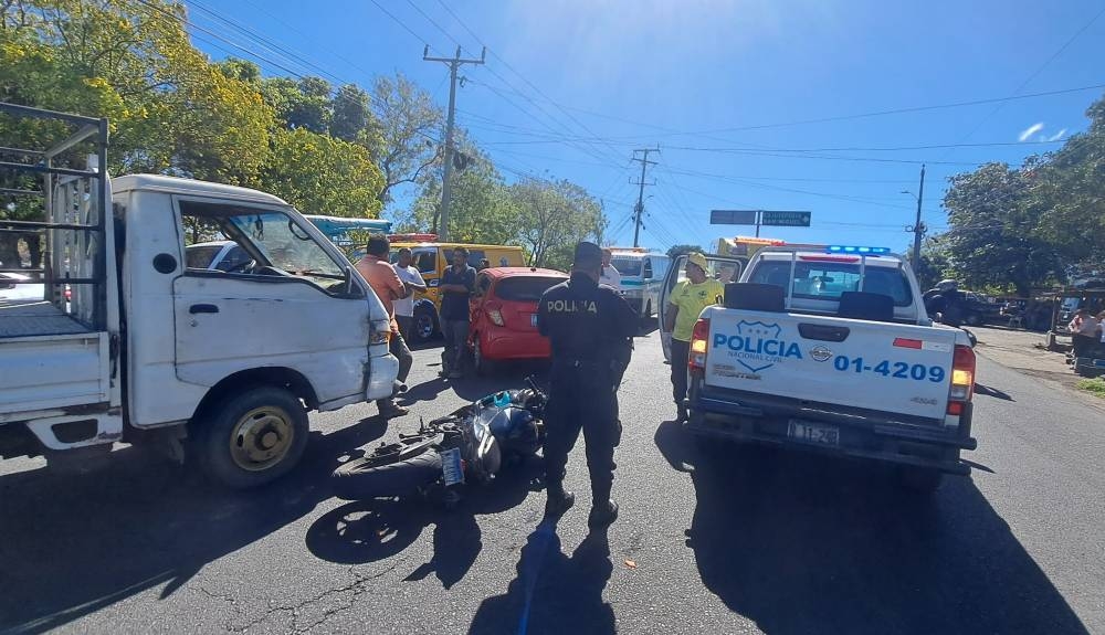 Un hombre de 28 años resultó lesionado tras un accidente en el bulevar San Bartolo. /Comandos de Salvamento
