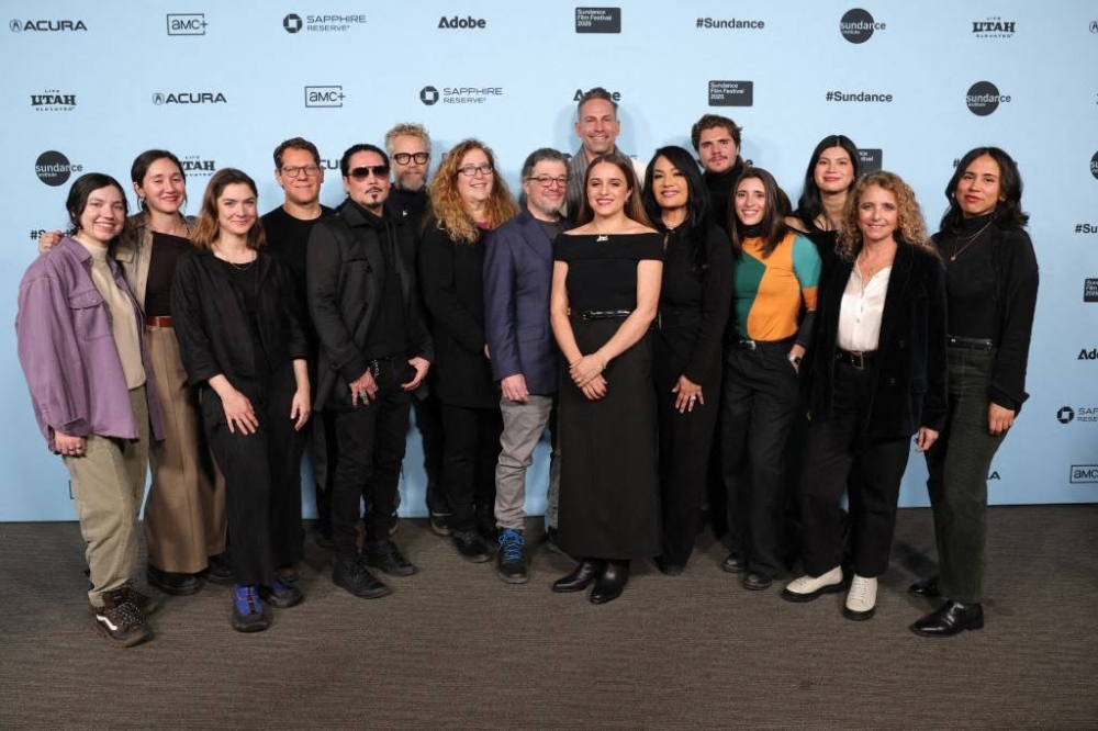 Meagan Rodriguez, Cassandra Giraldo, Ora DeKornfeld, David Blackman, Chris Pérez, Tom Paul, Julie Goldman, Christopher Clements, Simran A. Singh, Isabel Castro, Suzette Quintanilla, J. Daniel Torres, Keely Sanchez, Carolina Siraqyan and Lorena Durán en la alfombra de Sundace. Photo by Arturo Holmes / GETTY IMAGES NORTH AMERICA / Getty Images via AFP)