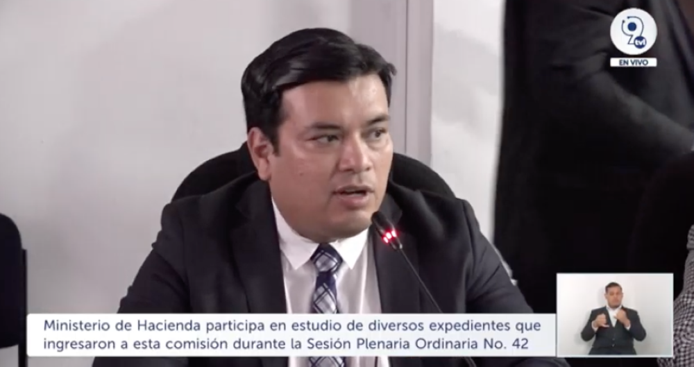 El jefe de la unidad de asuntos internacionales de la Dirección General de Aduanas explicó a los diputados las dos exoneraciones solicitadas.,image_description: